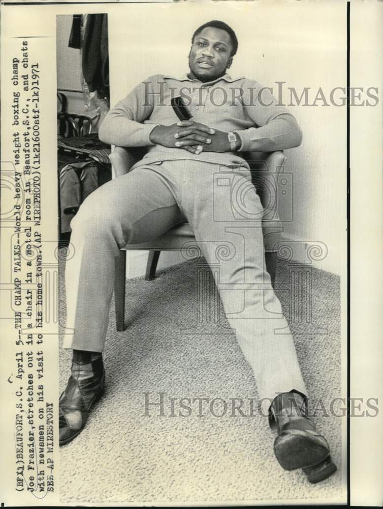 1971 Press Photo Boxing Champion Joe Frazier in Beaufort, South Carolina Motel- Historic Images