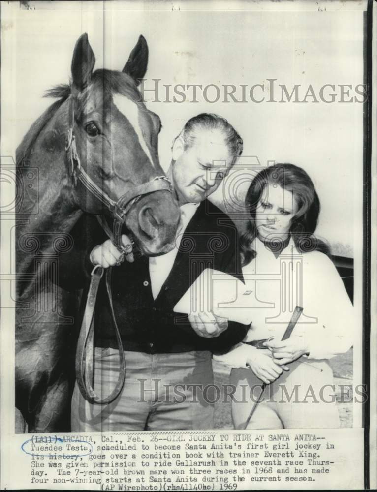 1969 Press Photo Santa Anita&#39;s Trainer Everett King with Tuesdee Testa, Jockey- Historic Images