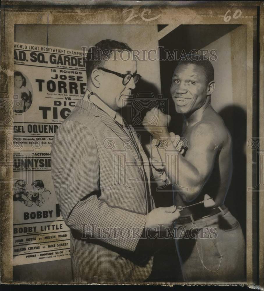 1966 Press Photo Dick Tiger, Boxer with Doctor- Historic Images