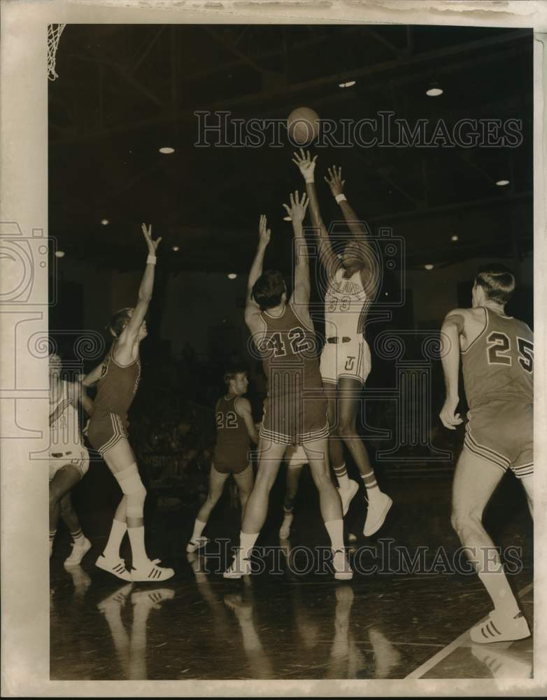 1969 Press Photo Harold Sylvester, Tulane Basketball Player in Game- Historic Images