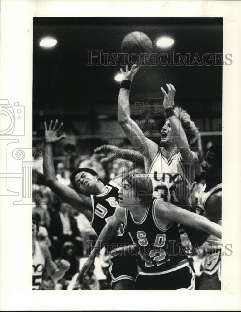 1979 Press Photo Bill Tillema in University of New Orleans Basketball Game- Historic Images