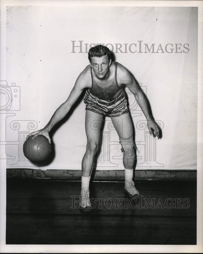 1955 Press Photo Loyola Basketball Player Bill Treating- Historic Images