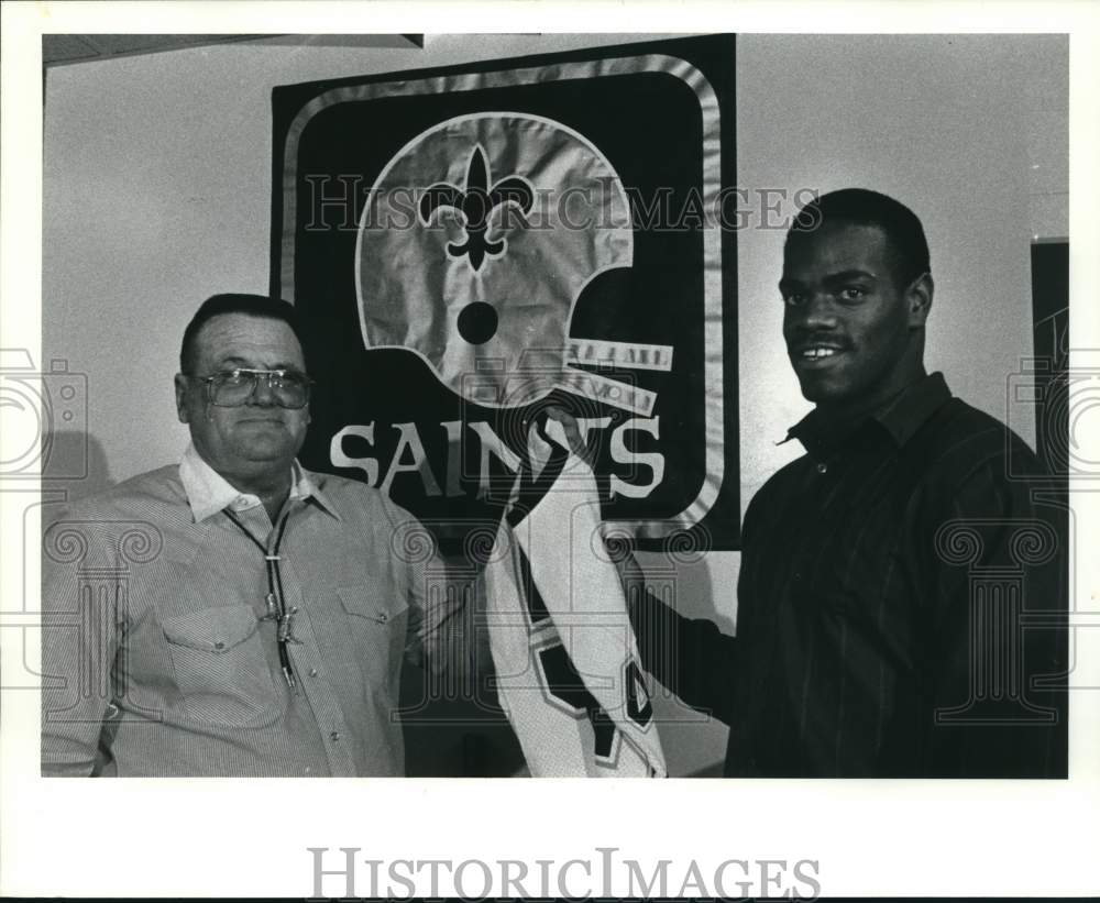 1985 Press Photo Bum Phillips and New Orleans Saints Football Player Alvin Toles- Historic Images