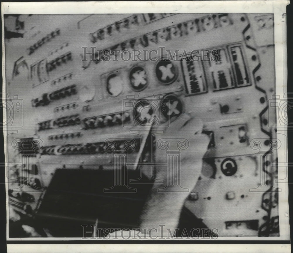 1968 Press Photo Astronaut&#39;s Hand at Instrument Panel of Apollo Spacecraft- Historic Images