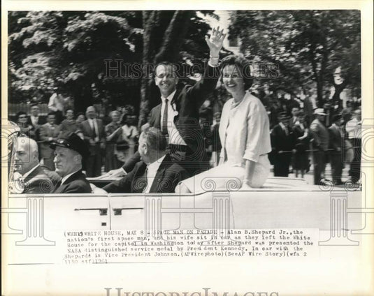 1961 Press Photo Astronaut Alan Shepard, Wife in Car on Way to Capitol Building