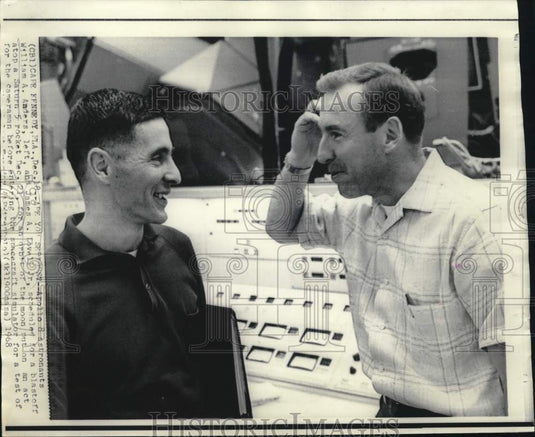 1968 Press Photo Apollo 8 Astronauts Put on Show for Cameraman, Cape Kennedy