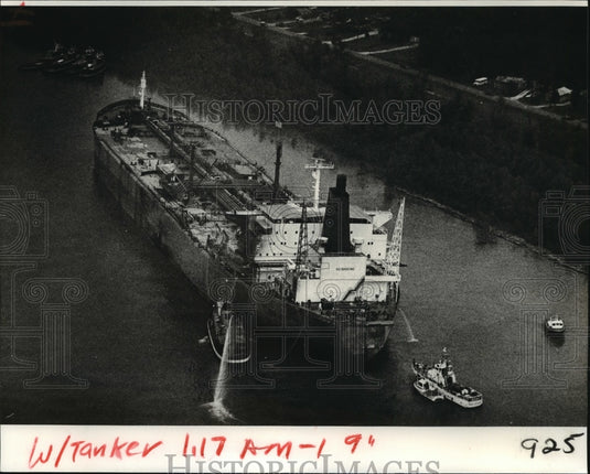 1982 Press Photo Liberian Tanker Ship Arkas Beached on Mississippi's East Bank- Historic Images