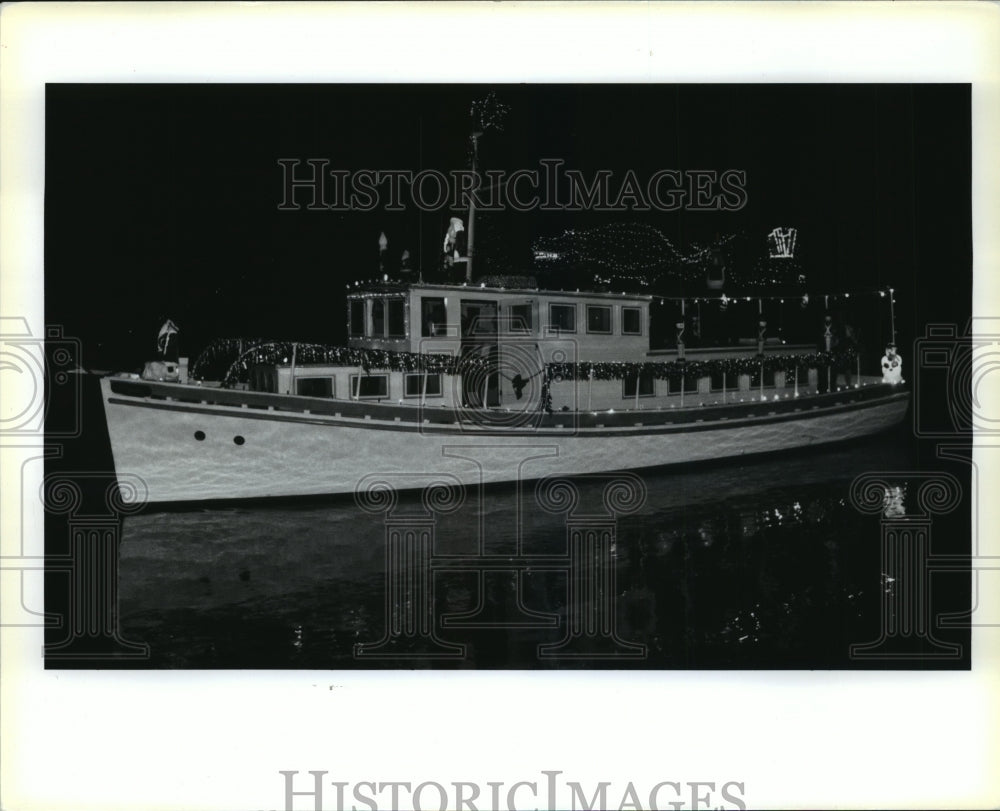 1992 Press Photo &quot;Alligator&quot; in Crew of Lights Parade, Madisonville, Mississippi- Historic Images