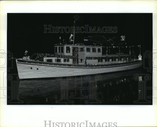 1992 Press Photo "Alligator" in Crew of Lights Parade, Madisonville, Mississippi- Historic Images