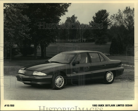1993 Press Photo 1993 Model Buick Skylark Limited Sedan- Historic Images