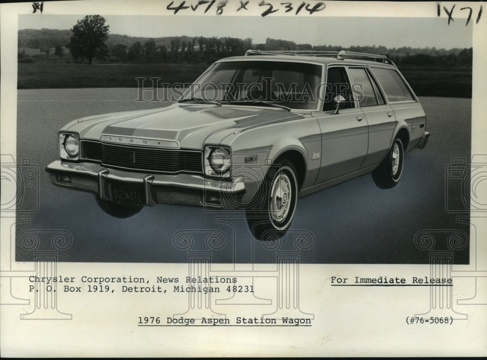 1975 Press Photo 1976 Model Dodge Aspen Station Wagon- Historic Images