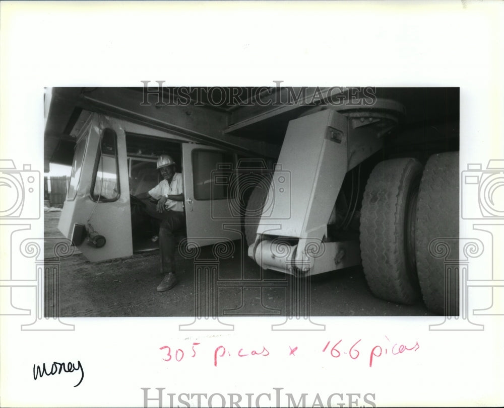 1992 Press Photo Driver &amp; Hydraulic Transporter, Avondale Shipyard, Bridge City- Historic Images