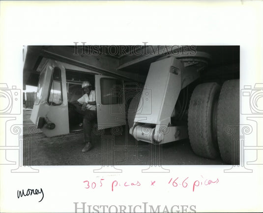1992 Press Photo Driver & Hydraulic Transporter, Avondale Shipyard, Bridge City- Historic Images
