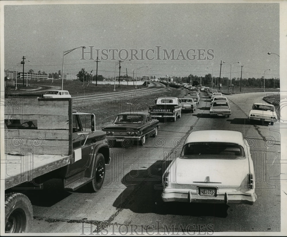 1965 Press Photo Traffic Jam on West Bank Following Bridge Accident- Historic Images