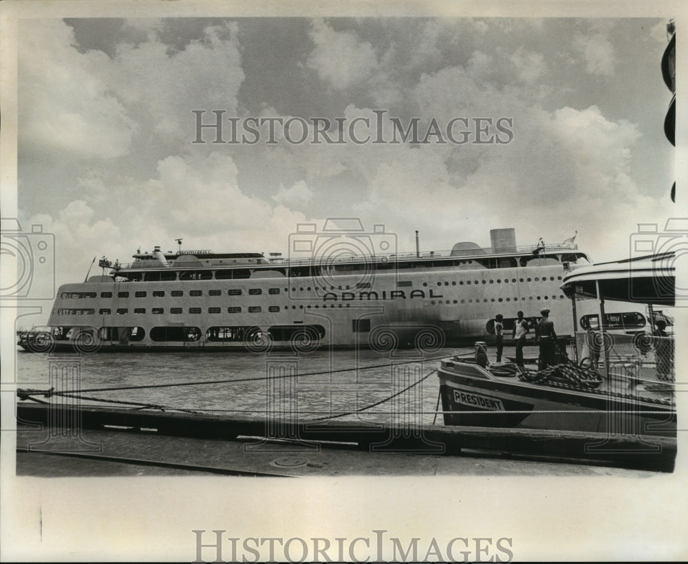 1975 Press Photo Mississippi River Excursion Boat SS Admiral Viewed from Wharf- Historic Images