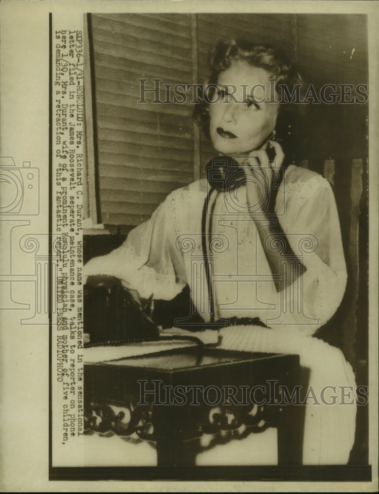 Load image into Gallery viewer, 1954 Press Photo Mrs. Richard C. Durant on Phone with Reporter, Honolulu
