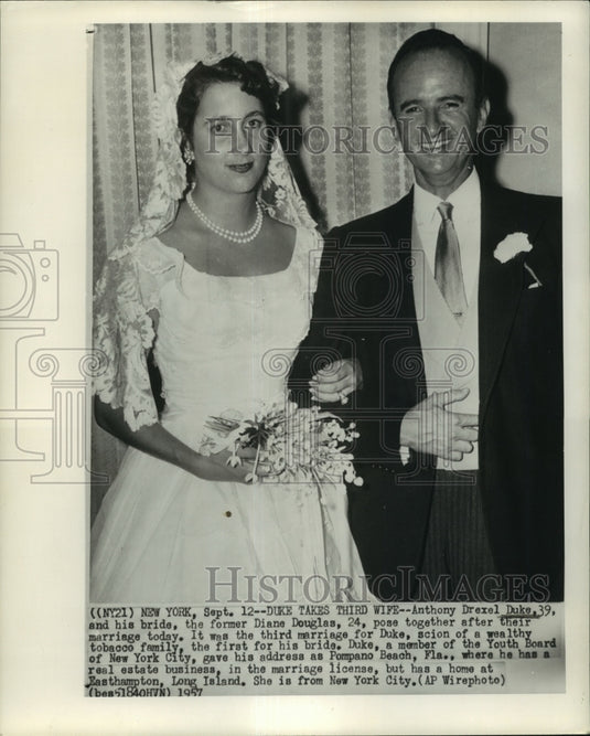 1957 Press Photo Tobacco Scion Anthony Drexel Duke & Bride Diane - not01698