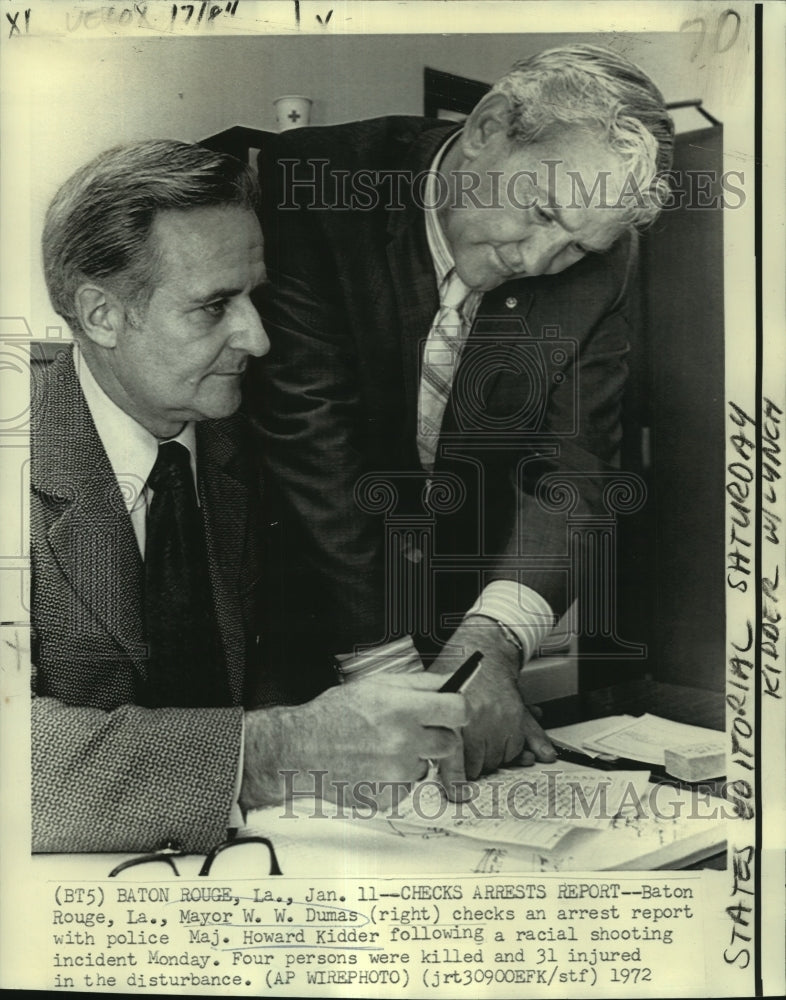 1972 Press Photo Baton Rouge Mayor &amp; Police Major Check Arrest Report- Historic Images