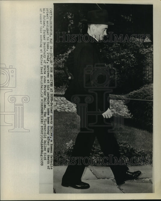 1959 Press Photo John Foster Dulles' son, Father Avery Dulles, at parents' home