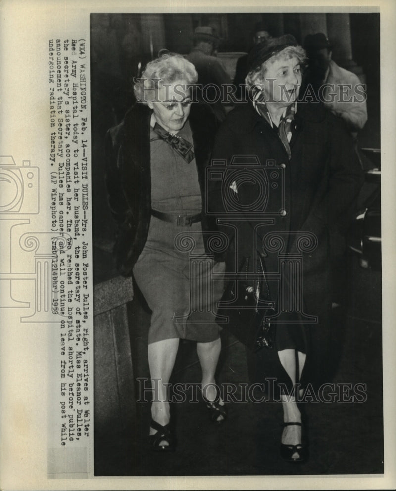 Load image into Gallery viewer, 1959 Press Photo Mrs. John Foster Dulles visits husband in Walter Reed Hospital
