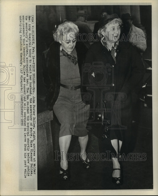 1959 Press Photo Mrs. John Foster Dulles visits husband in Walter Reed Hospital