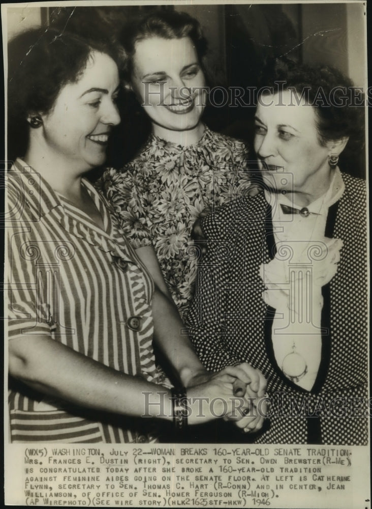 1946 Press Photo Mrs. Frances E. Dustin, Catherine Flynn, Jean Williamson meet