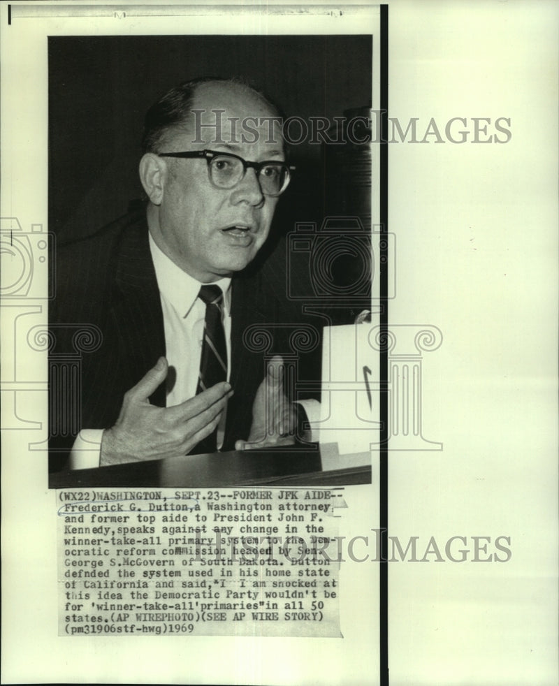 Load image into Gallery viewer, 1969 Press Photo Frederick G. Dutton speaking about Democratic reforms
