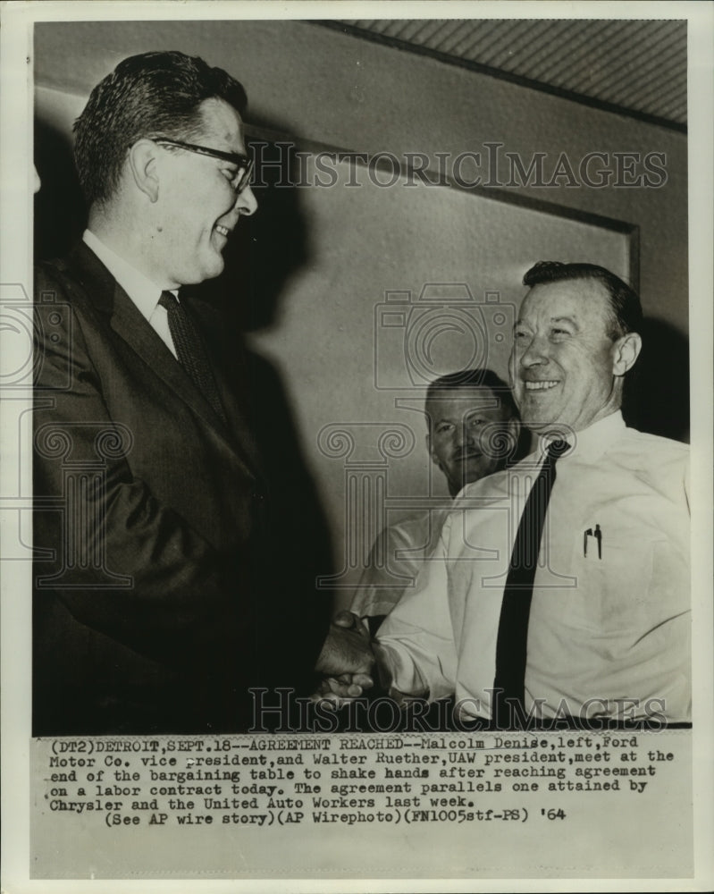 1964 Press Photo Malcolm Denise and Walter Ruether at Labor Contract Meeting- Historic Images