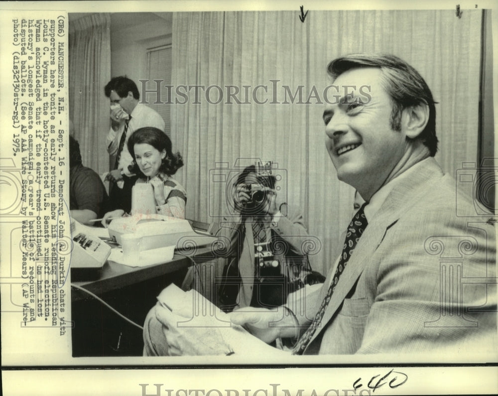 1975 Press Photo Democrat John A. Durkin chats with supporters on Election Night- Historic Images