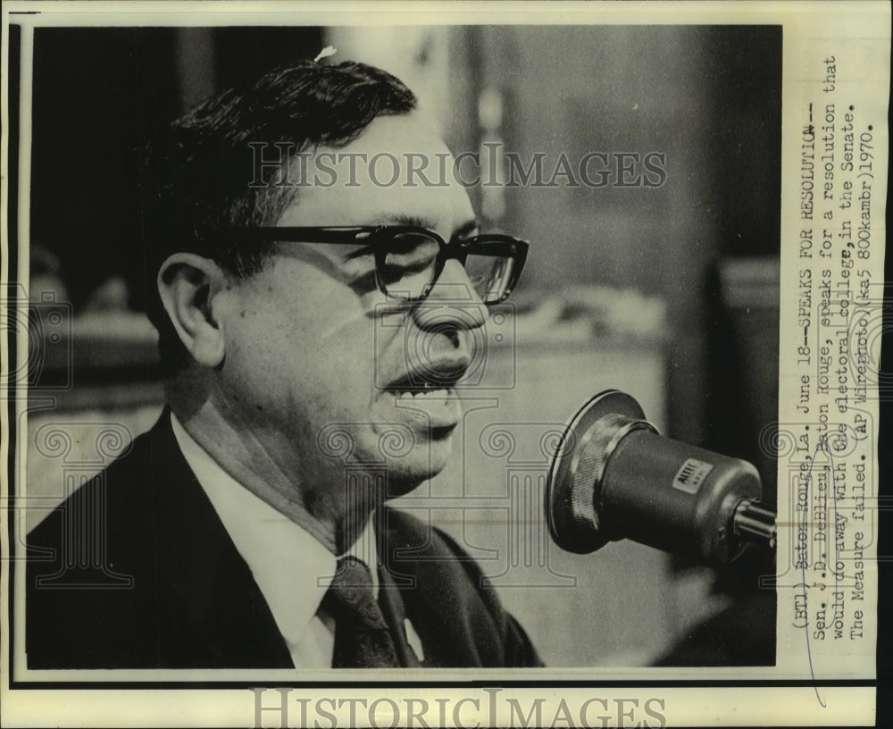 1970 Press Photo Sen. J.D. DeBlieu, Baton Rouge, proposes a resolution to Senate- Historic Images