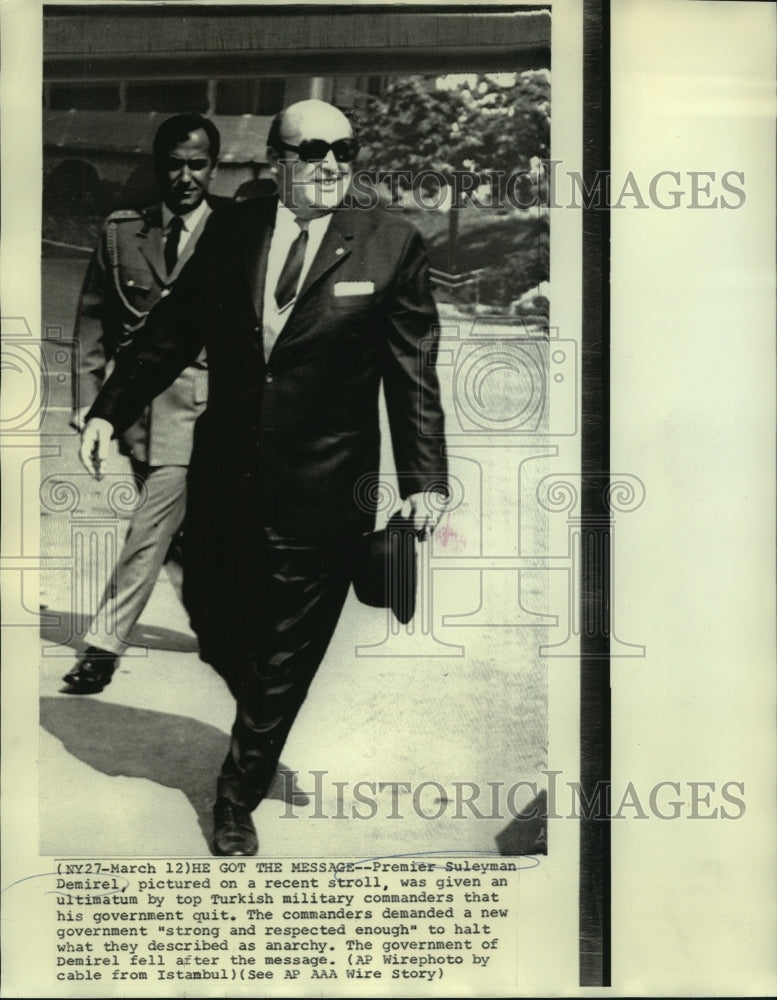 1971 Press Photo Turkish Premier Suleyman Demirel Out for Stroll- Historic Images