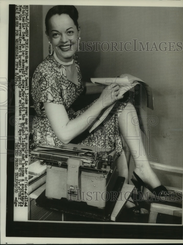 1953 Press Photo Author Mary Dowell Checks her Script - not02801