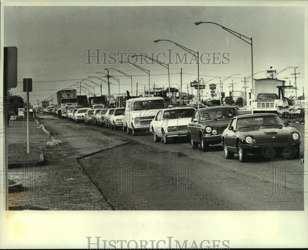 1986 Press Photo Traffic flows on Veterans Blvd. near Serven in Metairie- Historic Images