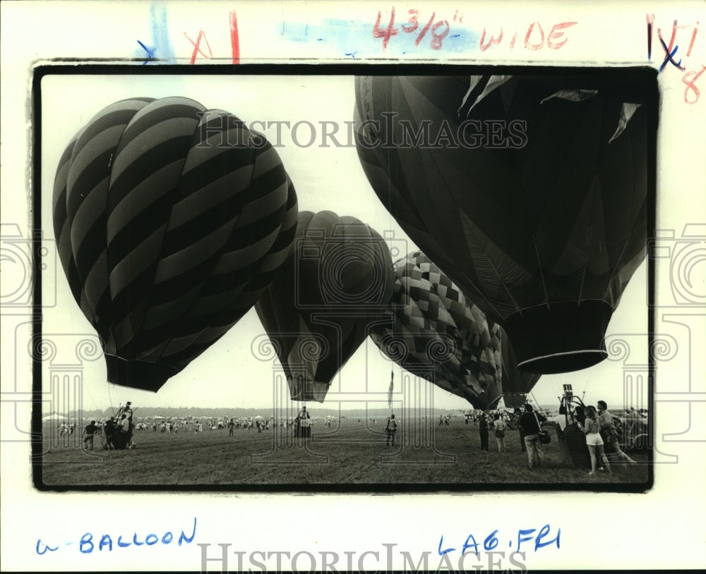 1986 Press Photo Pilots at Municipal Airport ready to launch balloons in Hammond- Historic Images