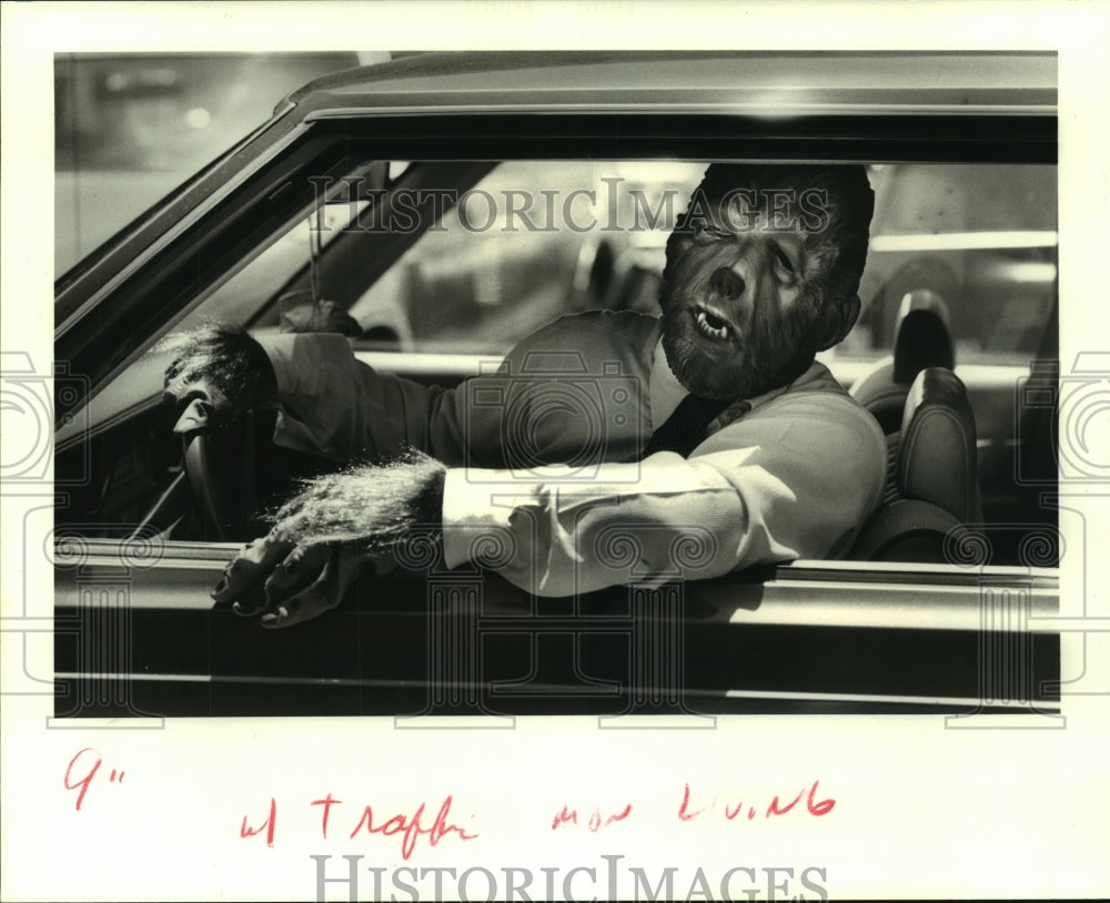 1988 Press Photo A man &quot;Becomes a monster behind the wheel&quot; of a car - not03840