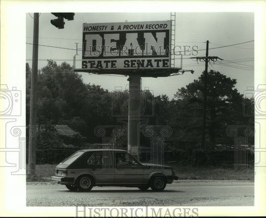 1995 Press Photo A large sign erected for Lynn Dean for senate in St. Bernard