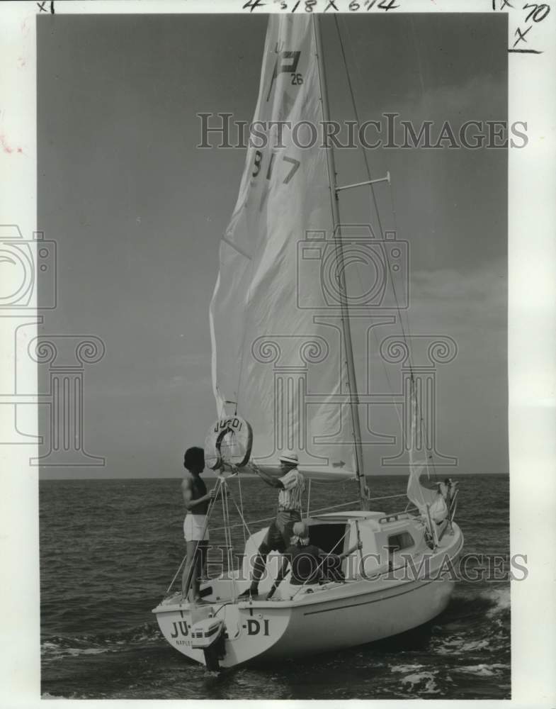 Load image into Gallery viewer, 1977 Press Photo Sailboat on the Lake - not04415
