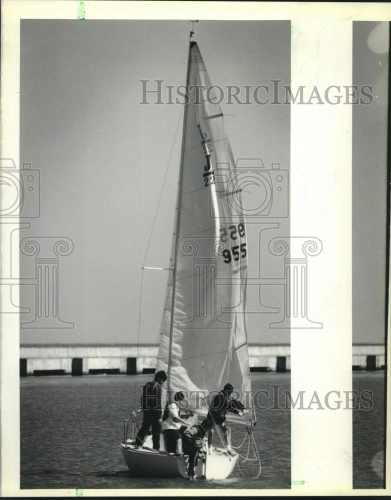 1990 Press Photo Louisiana High School Students Sail on Lake Pontchartrain- Historic Images