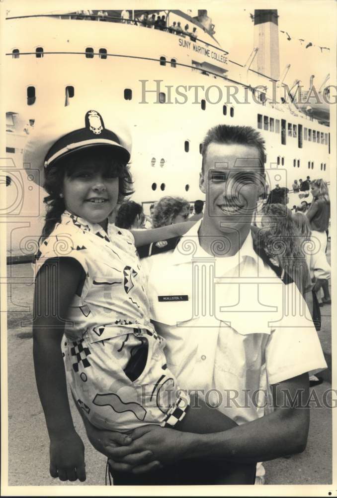 1988 Press Photo Timothy P. McAllister with Courtney Hughes by Empire State Ship- Historic Images