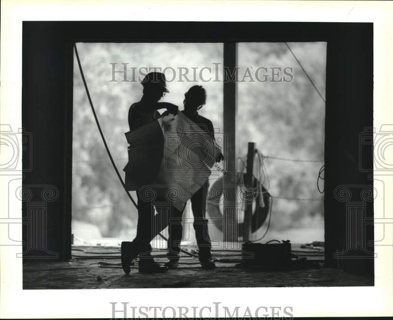 Load image into Gallery viewer, 1993 Press Photo Star Casino gambling boat workers check construction plans

