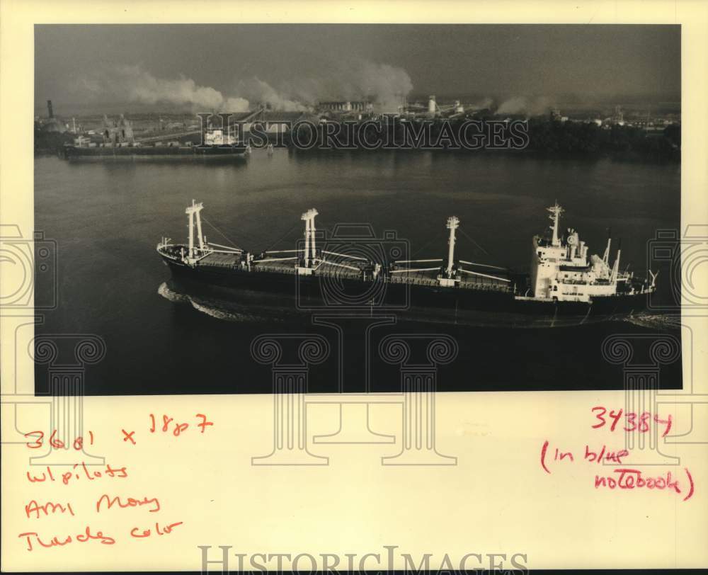 1991 Press Photo Mississippi River ship traffic shows vessel moving downriver
