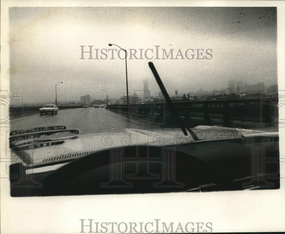 1971 Press Photo Pontchartrain Expressway as viewed from inside a vehicle- Historic Images