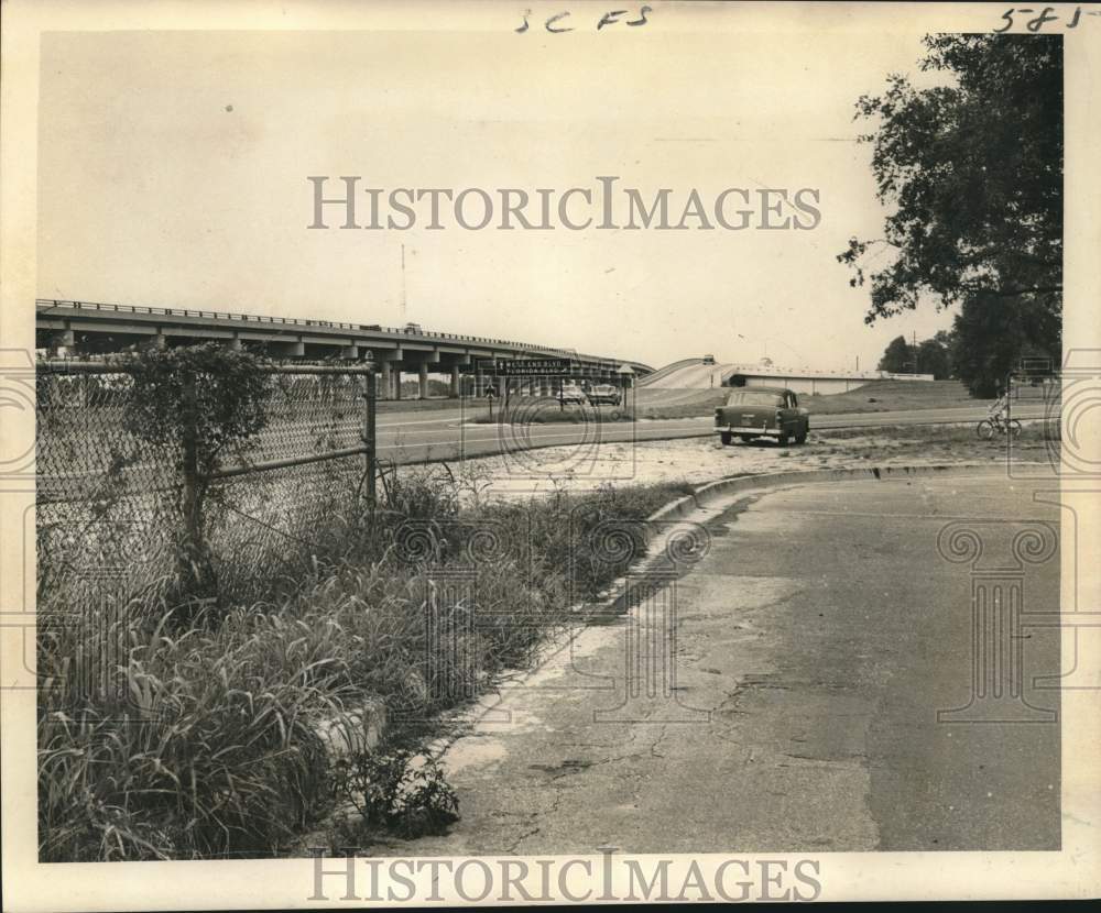 1965 Press Photo Fence On Pontchartrain Expressway Ends At Spot Where Boy Killed- Historic Images