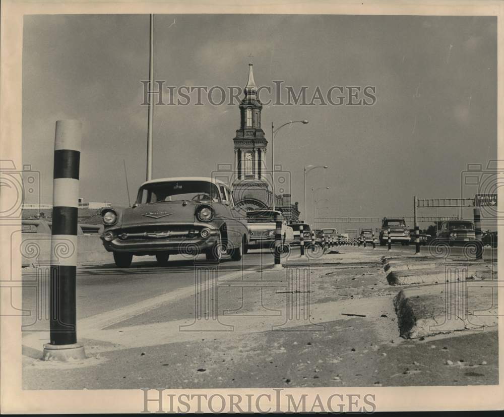 1965 Press Photo Deteriorating Road Surface On Pontchartrain Expressway- Historic Images