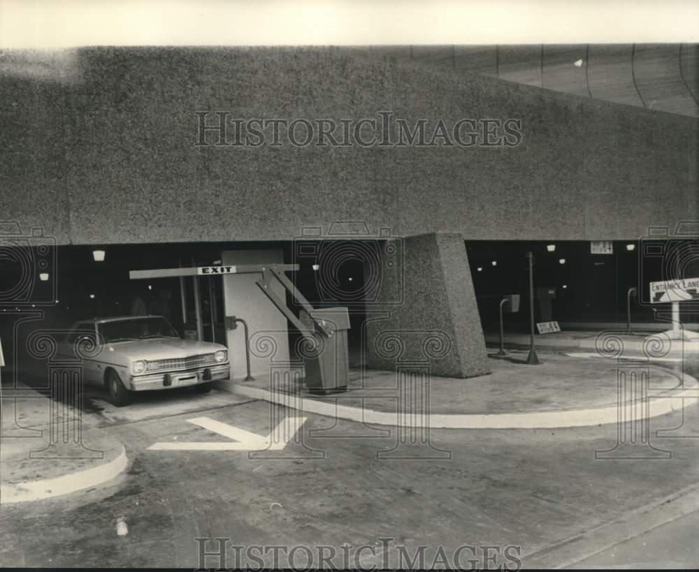 1975 Press Photo Louisiana Superdome Parking - not05278