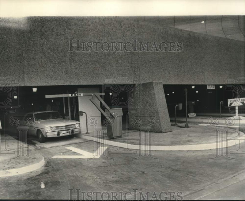 Load image into Gallery viewer, 1975 Press Photo Louisiana Superdome Parking - not05278
