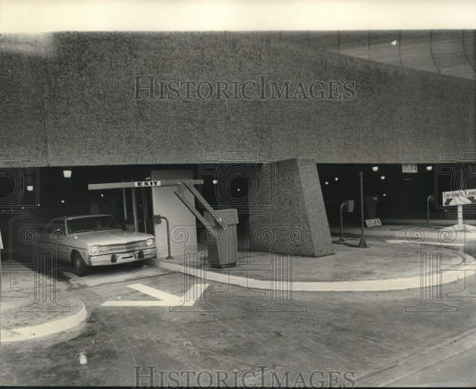 1975 Press Photo Louisiana Superdome Parking - not05278