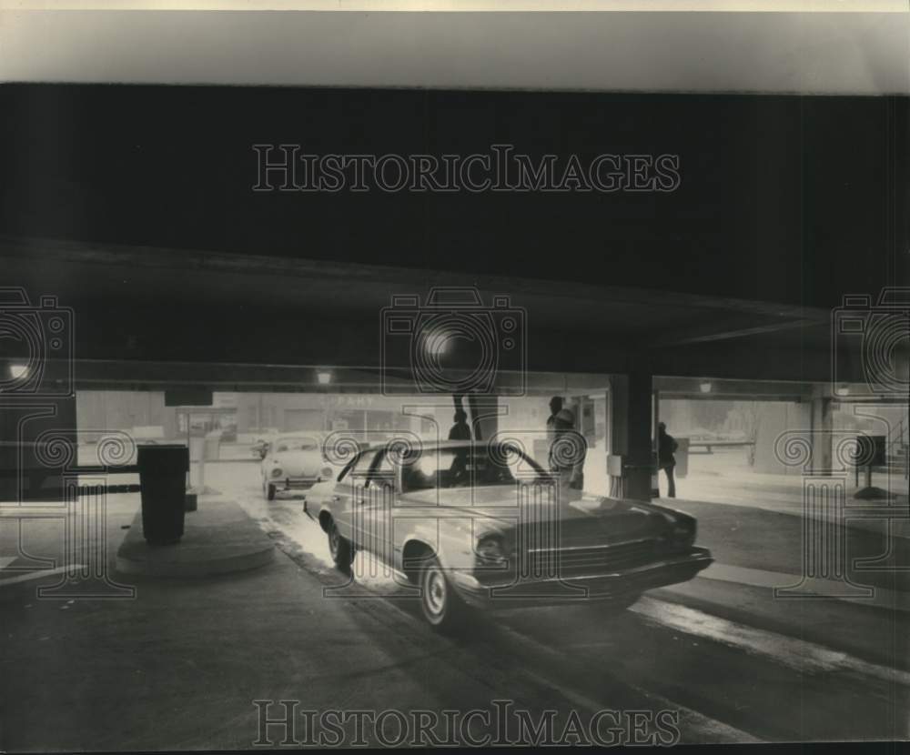 1975 Press Photo Louisiana Superdome Parking - not05280