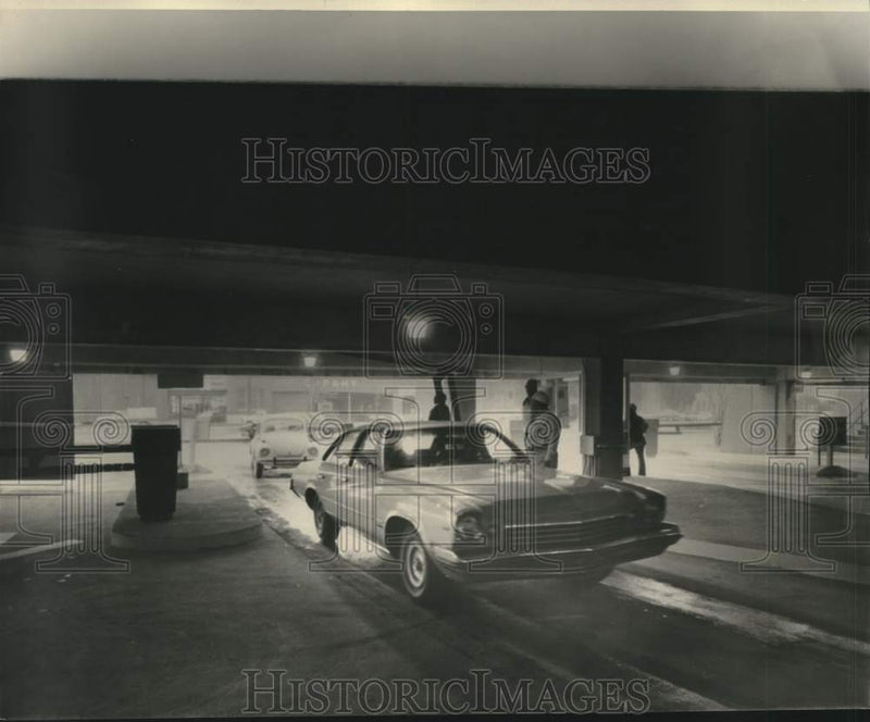 Load image into Gallery viewer, 1975 Press Photo Louisiana Superdome Parking - not05280
