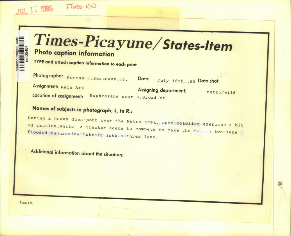 1985 Press Photo Heavy Downpour Causes Euphrosine Street To Flood, New Orleans